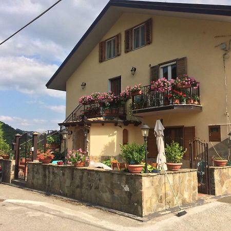 La Casa Nel Verde Castelmezzano Exterior foto